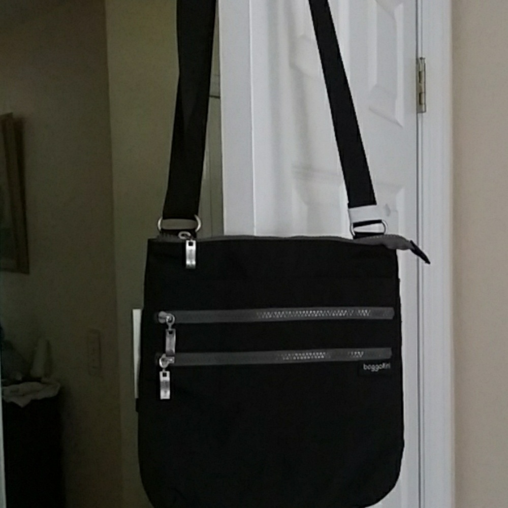 Baggallini cross body bag nwt